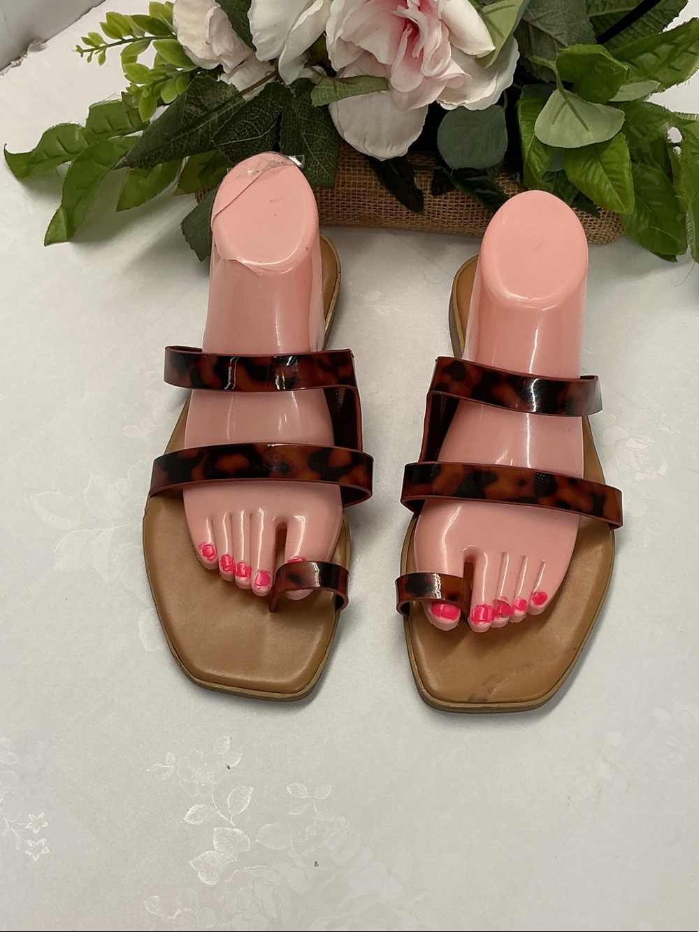 Tortoiseshell Strap Women's Flat Sandals - Brown